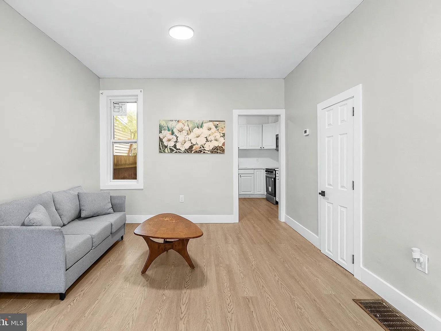 3 bed, 1.5 bath, 1080 sqft, $1,850 — Photo 4