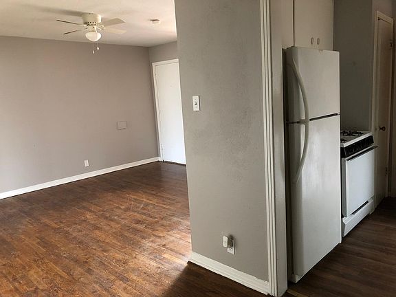 2nd image of 2819 Holmes St #201