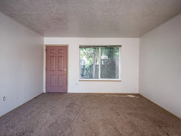 Tuxedo Park Apartments — Photo 30