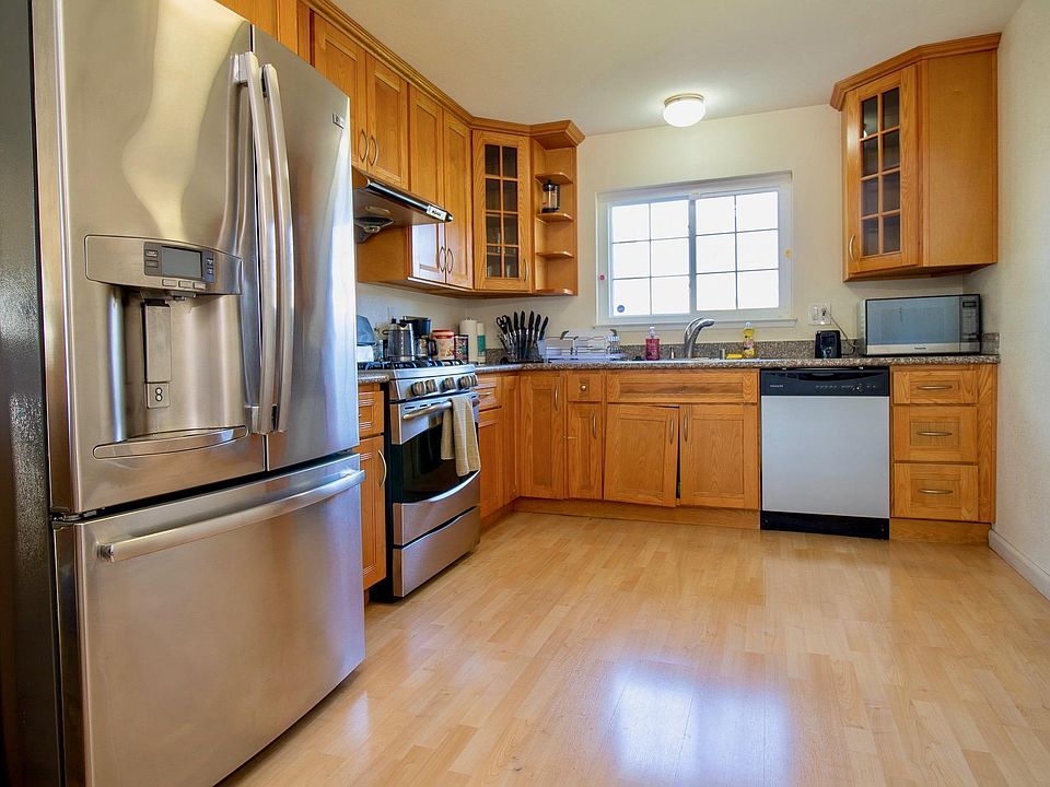 1st image of 2131 Lakewood Dr