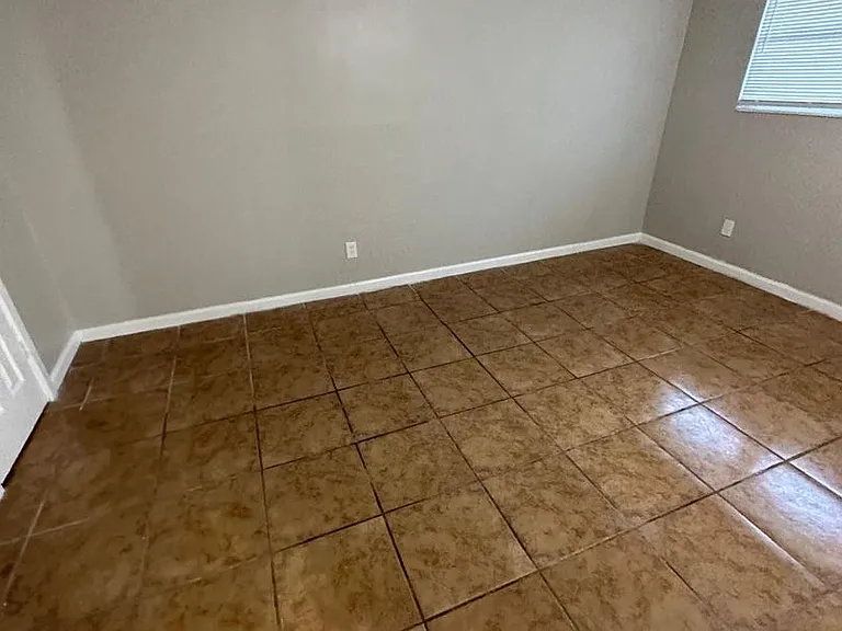 2851 Sophia St — Photo 44