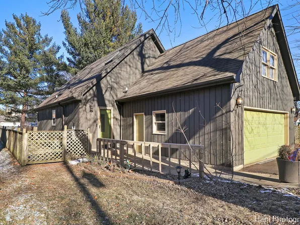 1202 Lincoln Ave, Fox River Grove, IL 60021