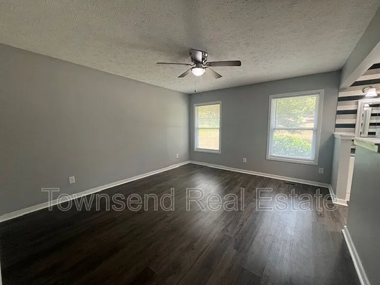 5831 Waters Edge Dr — Photo 9
