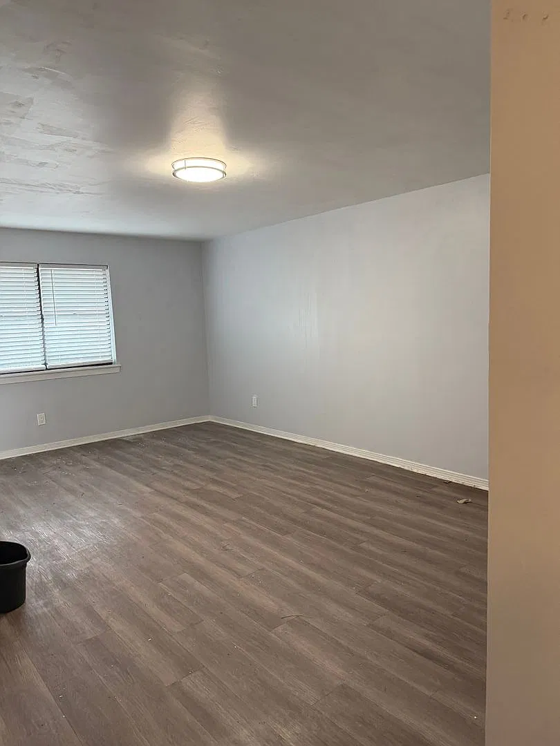 Move In Special!! Newly Renovated 2 Bed 1.5 Bath Townhome — Photo 1