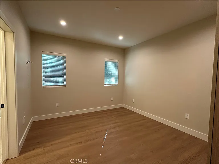 4381 Allott Ave — Photo 13