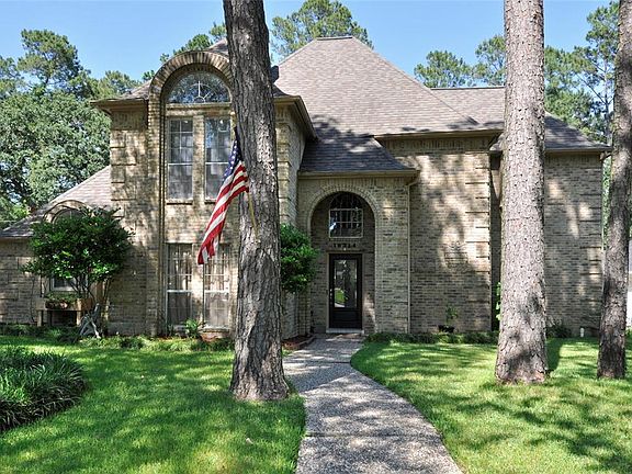 East/west exposure means your back yard gets a bit of shade during our hot afternoon sun times. Full sprinkler system will help keep your front and back yards looking great.
