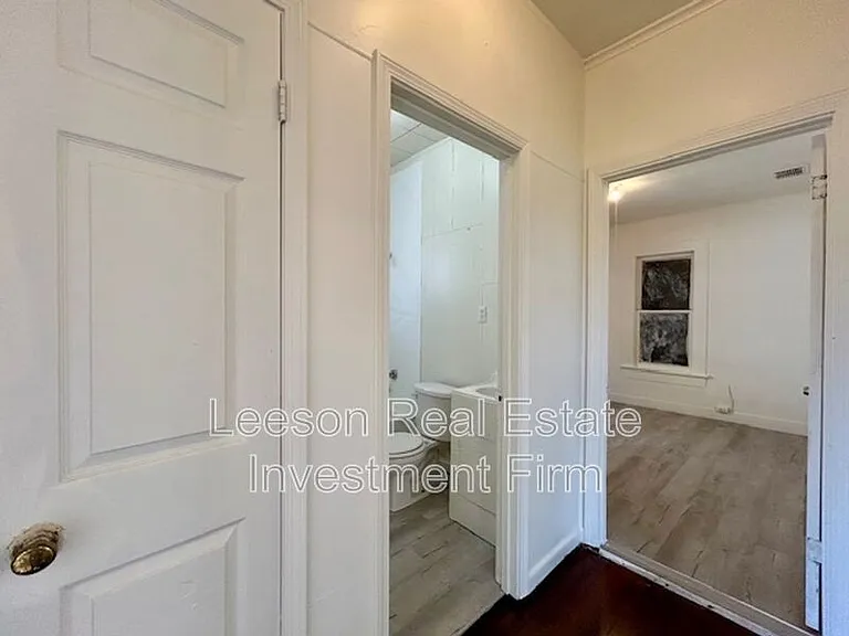 2924 Dupont St — Photo 11