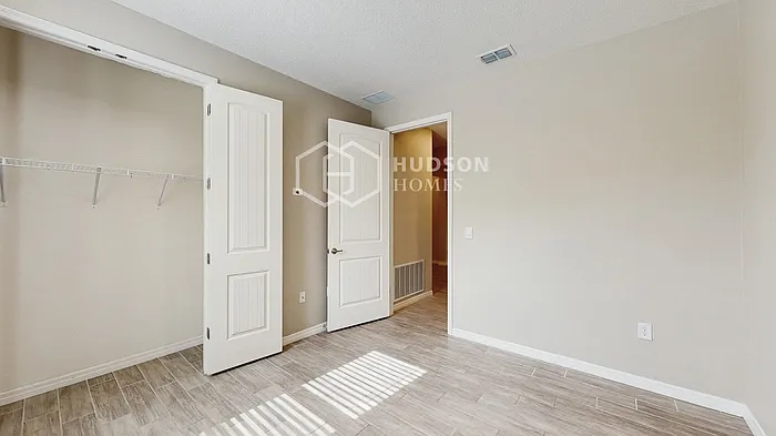 1527 Lyonsdale Ln — Photo 18