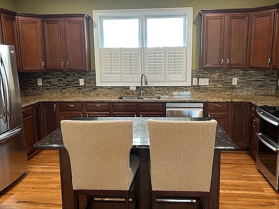 4th image of 720 Rutherford Rd