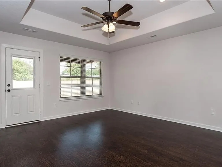 105 Lion Dr N — Photo 1