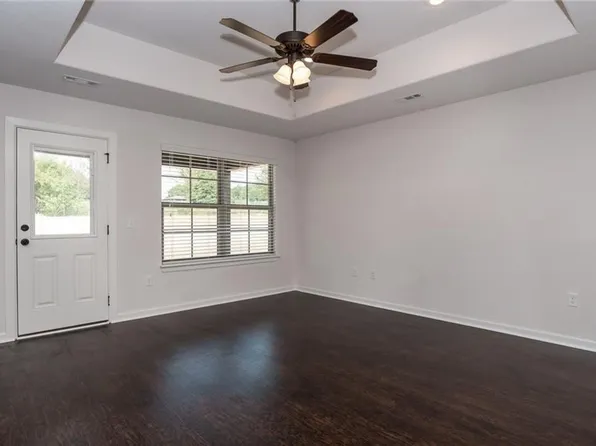 105 Lion Dr N, Gravette, AR 72736