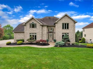 8 Kingswood Ct, Washington, PA 15301