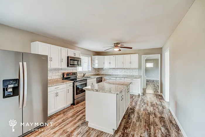 3 bed, 2.0 bath, 2079 sqft, $1,825 — Photo 4