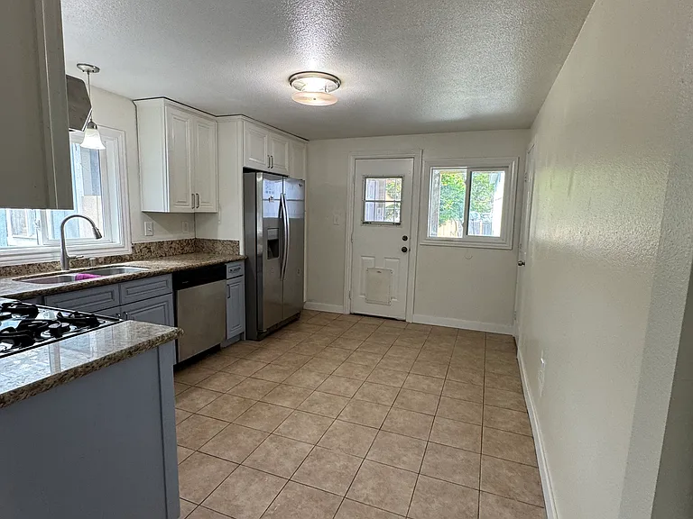 1911 Stagio Dr — Photo 11