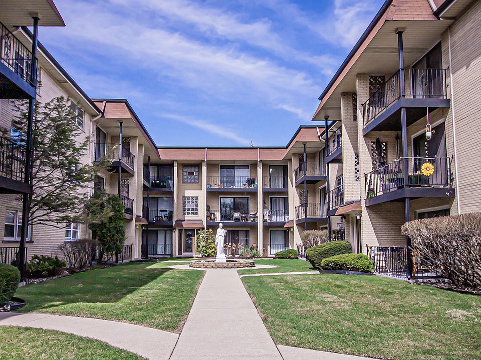 1st image of 5024 N Austin Ave APT 2F