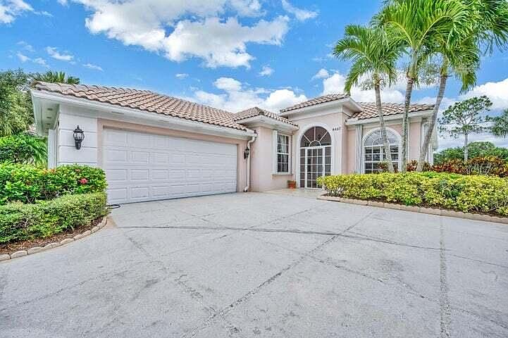 1st image of 8437 SE Palm Hammock Lane