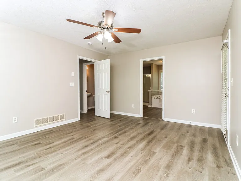 565 Bridge Grv — Photo 14
