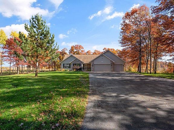 3rd image of 10874 Crescent Dr