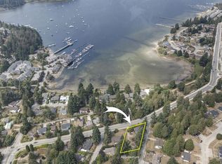 5724 Porpoise Bay Rd, Sechelt, BC V0N 3A3
