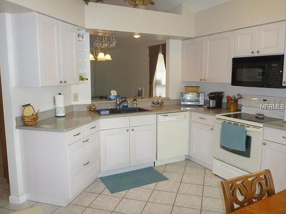 3rd image of 908 Summer Lakes Dr
