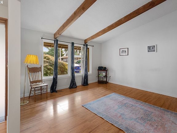 4th image of 150 Woodlawn Ct