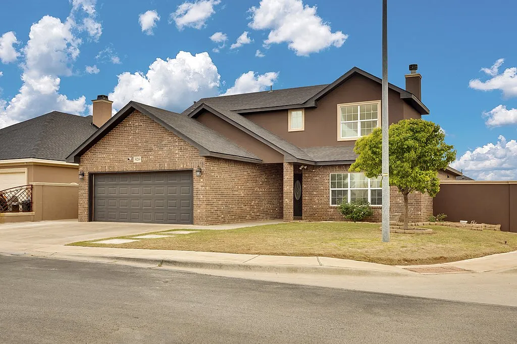 Building Photo - 9219 Holiday Dr