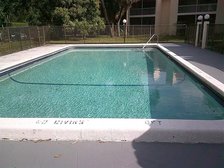 624 NW 13th St #22 — Photo 2