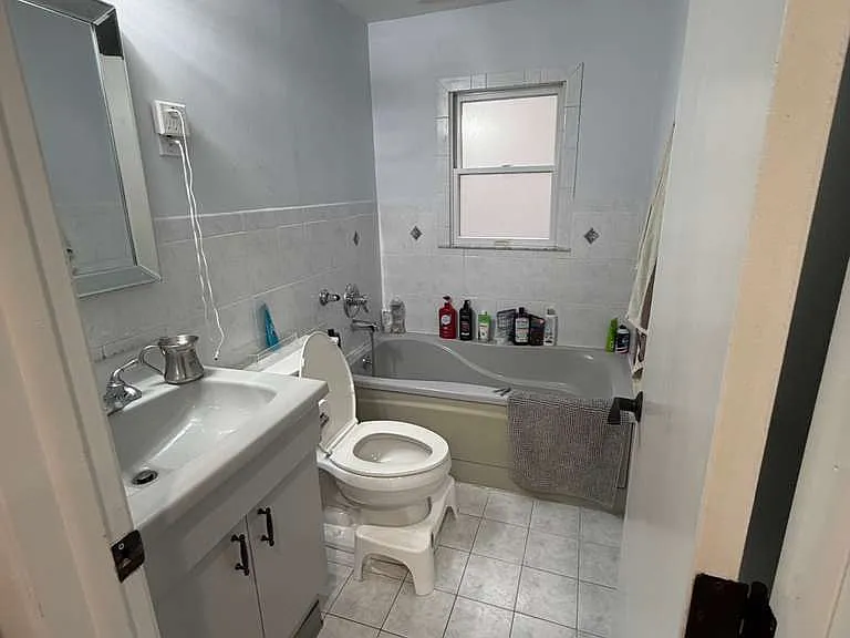 Master bath - Shower behind door