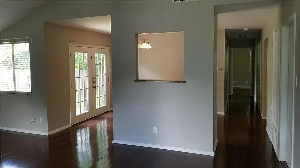 3 bed, 2.0 bath, 1459 sqft, $2,200 — Photo 4