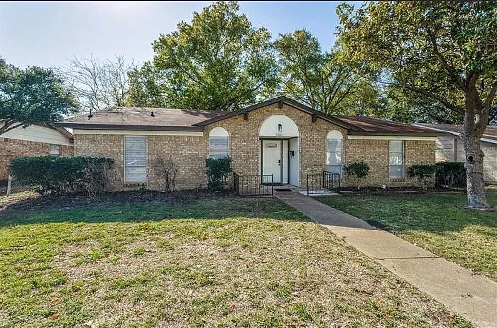 3 bed, 2.0 bath, 1734 sqft, $2,480 — Photo 2