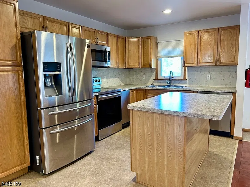 3 bed, 3.0 bath, $3,000 — Photo 4
