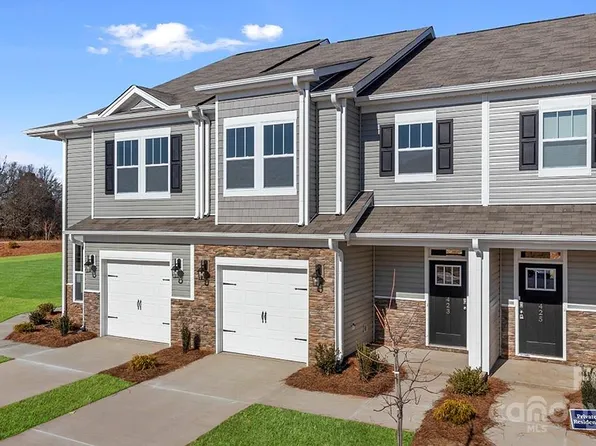 29 Cedar Hill Rd, Hendersonville, NC 28792