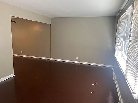 Main Hallway - L Shape