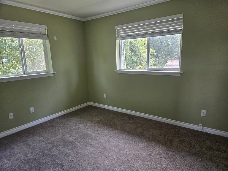 127 Ida St W — Photo 11