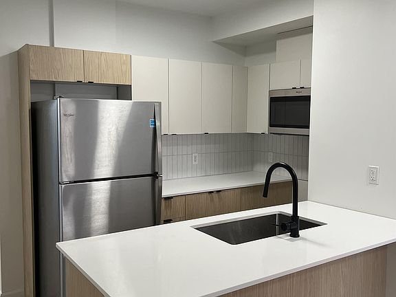 2nd image of 4 Monk St Basement 1
