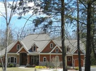 17 Falcon Hts, Wilbraham, MA 01095