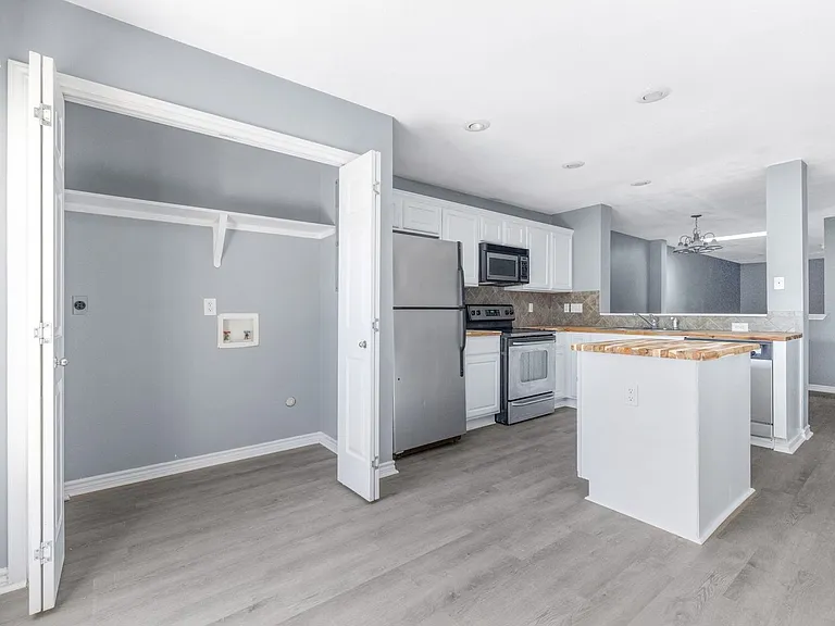 805 N Main St #104 — Photo 19