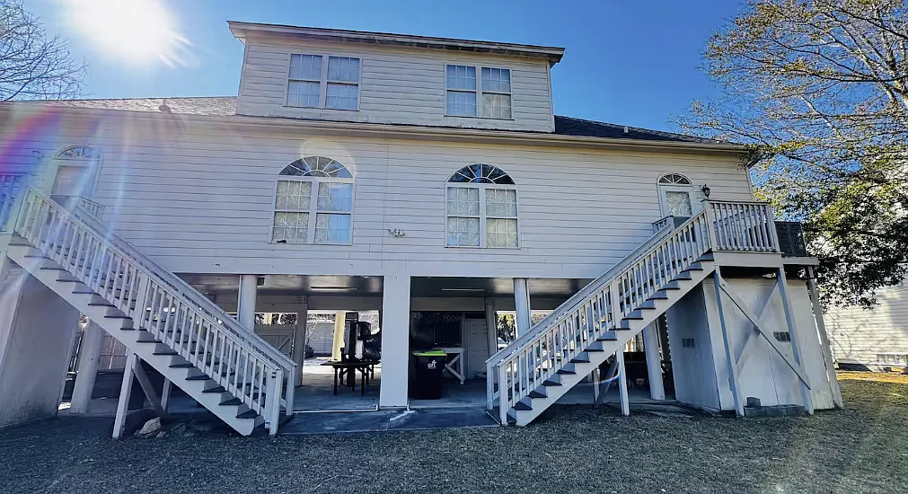 5 bed, 2350 sqft, $3,900 — Photo 2