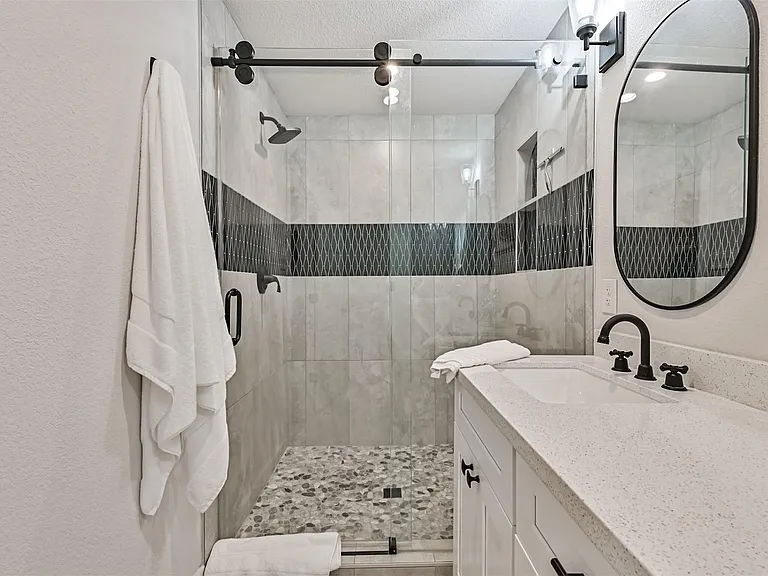 1615 Avenue L — Photo 25