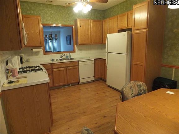 3rd image of 6887 Savannah Dr