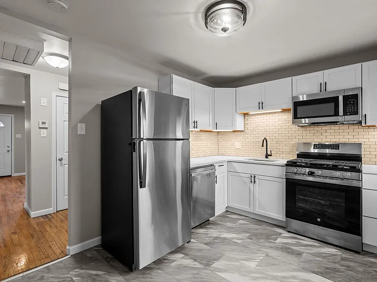 945 Ohlman Ave — Photo 9