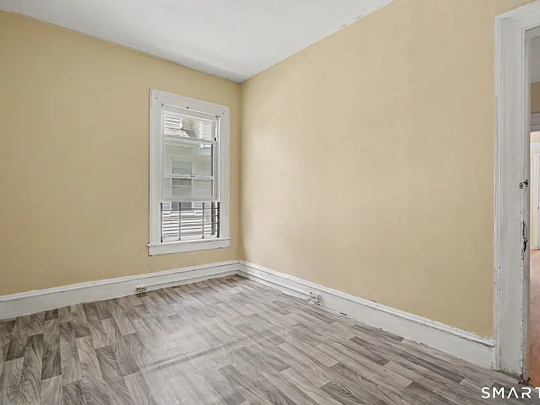 137 Sherwood Ave — Photo 6