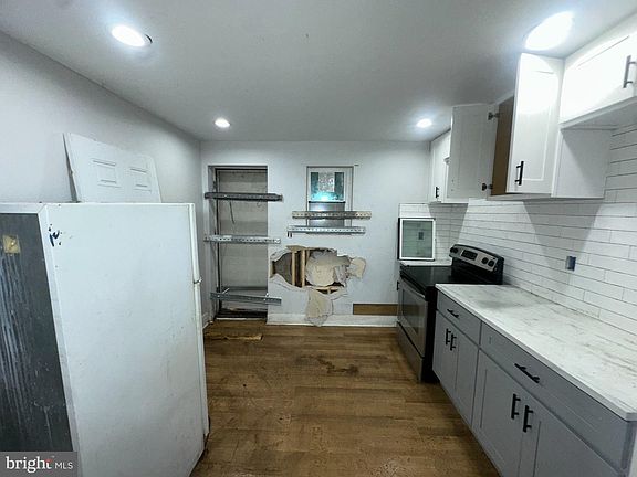 5th image of 115 N Yewdall St