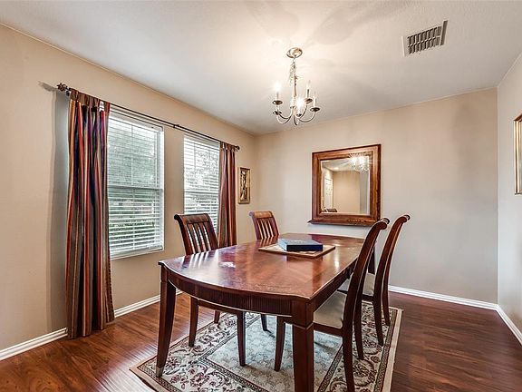 5th image of 1110 Caroline Dr