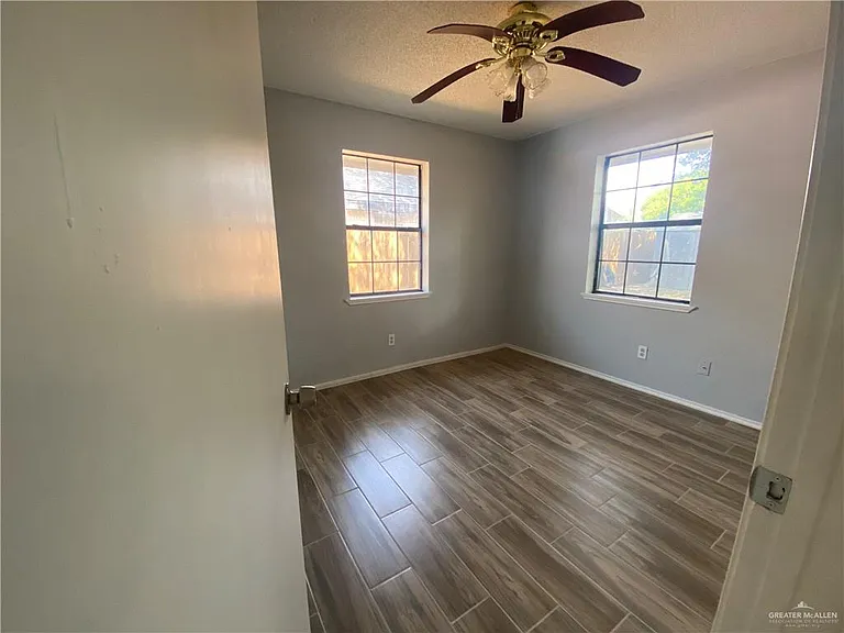 2203 E Coma Ave — Photo 15