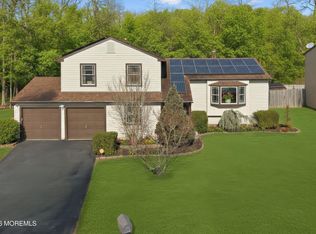 7 Colonial Court, Howell, NJ 07731