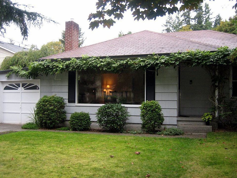 1st image of 908 Eskridge Blvd SE