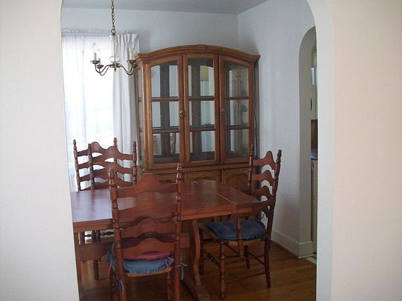 3rd image of 186 Wildhurst Ave NE