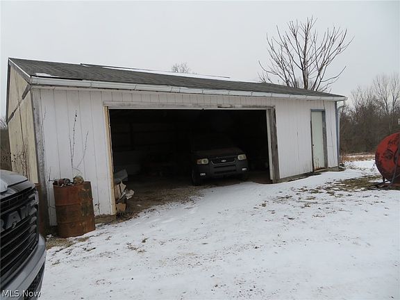 2nd image of 4135 Avon Rd NE