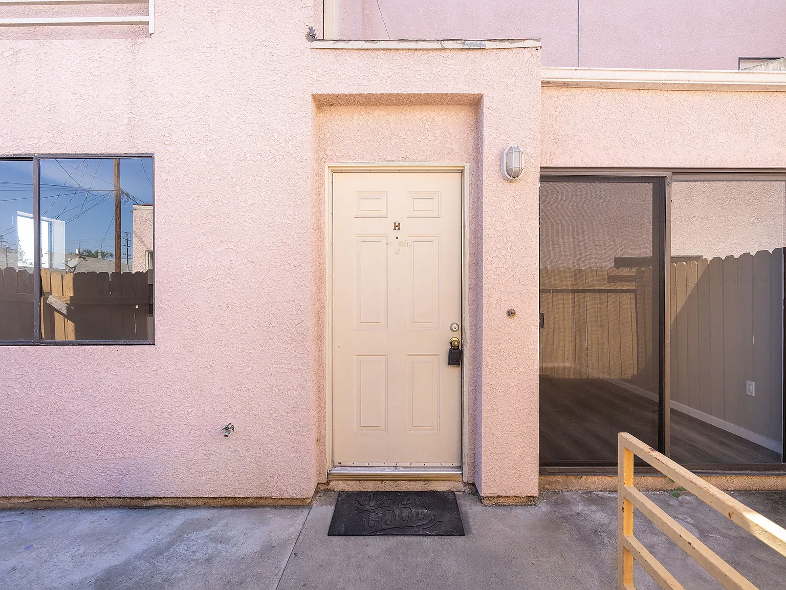 3 bed, 1000 sqft, $3,295 — Photo 3
